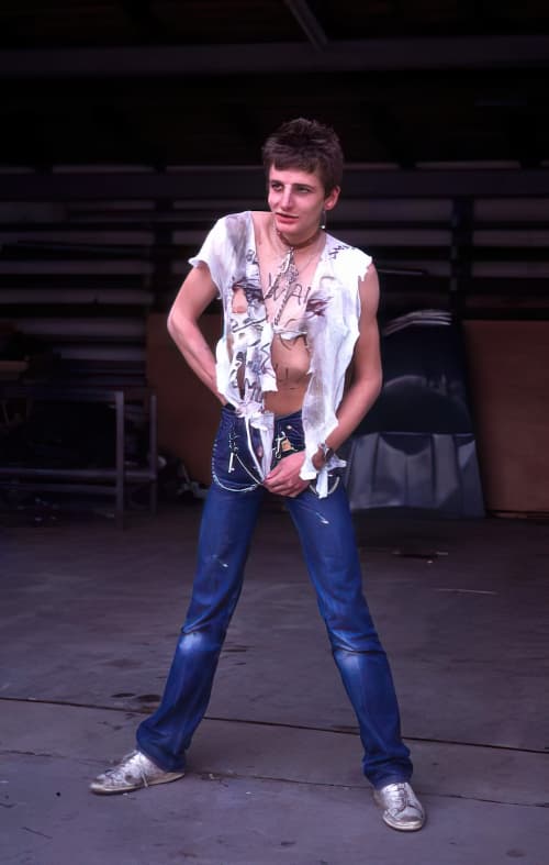 Christian Gyss déchire le t-shirt Satanic