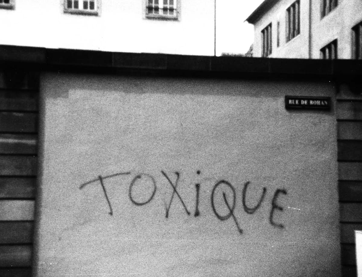 Bombage du groupe Toxique dans la rue des Rohan à Strasbourg